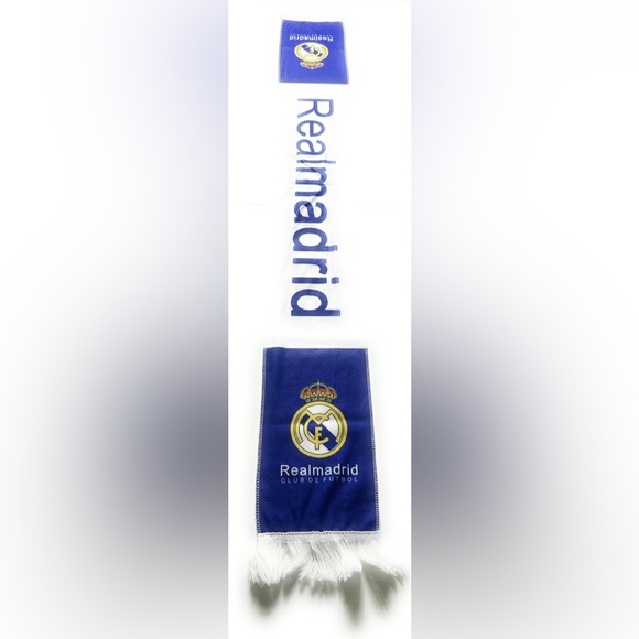Real Madrid Club De Futbol Winter Scarf - Picture 1 of 3